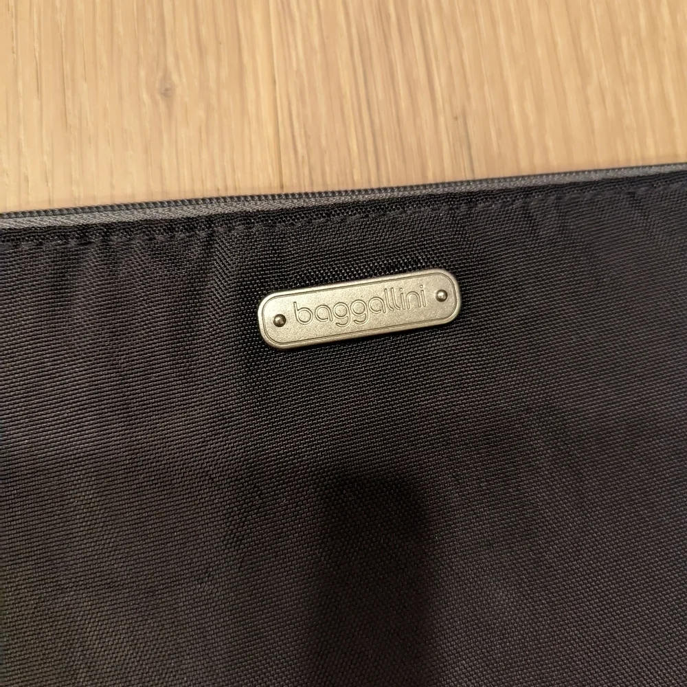 Baggallini Black Wristlet